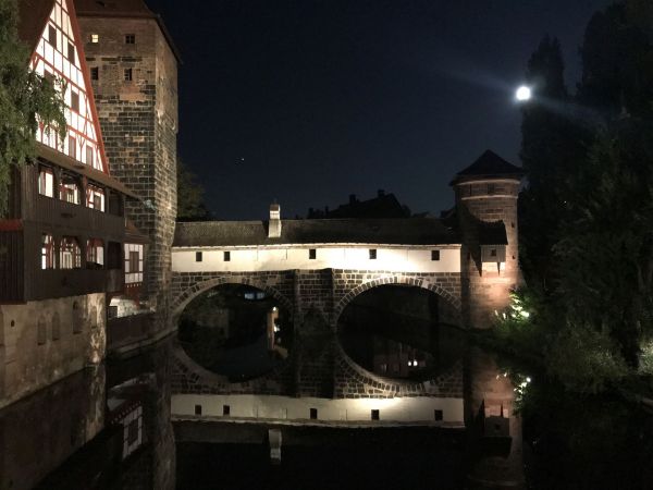 Die Taschenlampenrallye Entdecke Nürnberg mit einer spannenden Taschenlampenrallye - Antje Schirmer - Stadtführerin Nürnberg Antje Schirmer - Stadtführerin Nürnberg